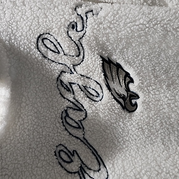 Women's White Philadelphia Eagles Cozy Pullover Hoodie,Size XXL ,Pre-owned - Picture 2 of 9